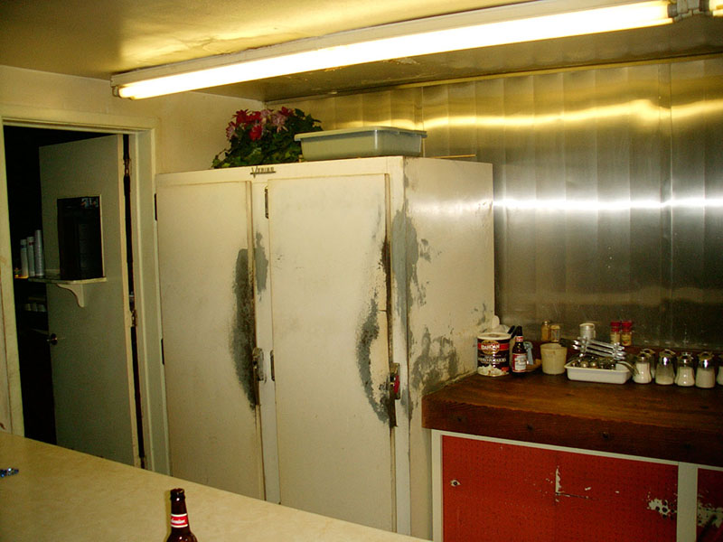 04/24/2002 - Palm Gardens Cocktails & Motel, Modesto, CA