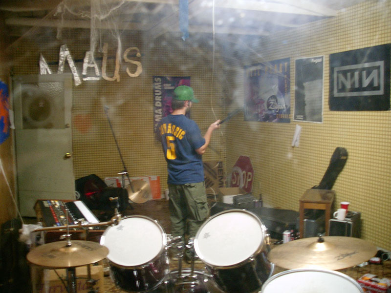 04/29/2002 - The Indie Aquarium, Modesto, CA